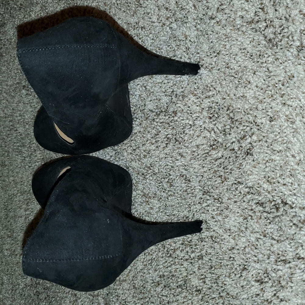 Heels - Picture 2 of 5